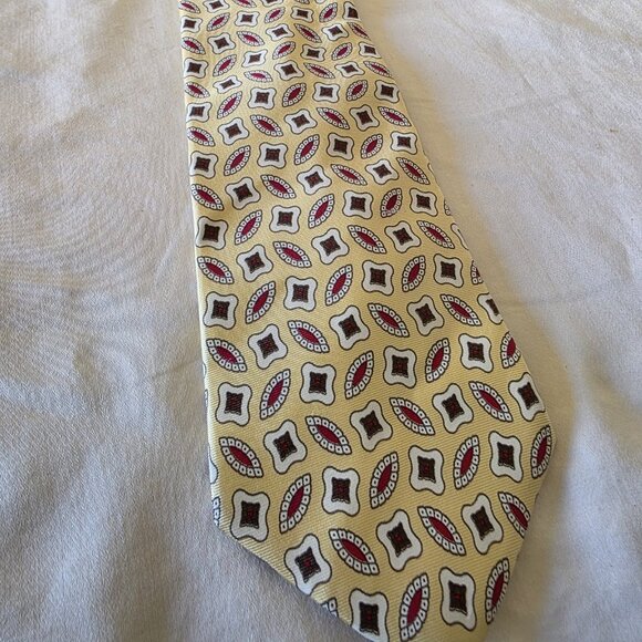 Neiman Marcus 100% Silk Tie Beige Red Geometric Pattern Classic Vintage 58x3.75 - Picture 4 of 12